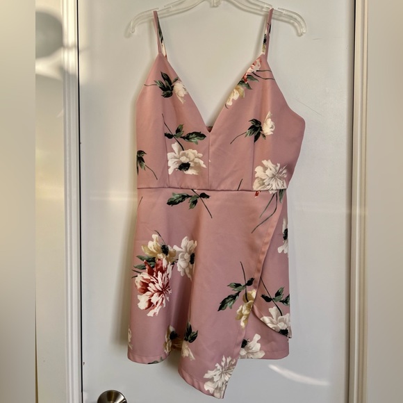 [Free add on item] Floral strappy front wrap romper - Picture 1 of 7